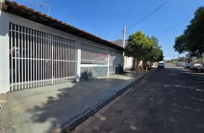 Casa a venda no prq. city, 3 quartos, cozinha, 1 banheiro, garagem 3 carros