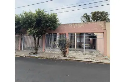Casa  a venda no jdim colonial 3 quartos 2 banheiros 4 vagas cobertas próximo a unesp -bauru