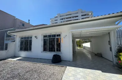 Apartamento com 3 quartos para alugar na rua moura, 679, barreiros, são josé por r$ 4.500