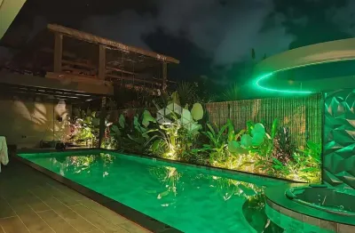 Casa alto padrão condomínio fechado pé na areia no estaleiro