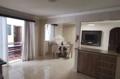 Oportunidade imperdível - casa à venda em joinville com excelente localização! possui 3 quartos, 1 suíte + edícula