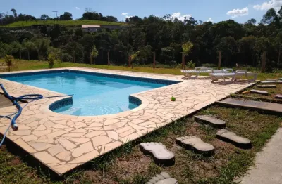 Belissima chácara a 15 km. de igaratá , com piscina