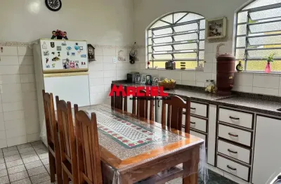 Casa com edícula,troco casa no b.fos eucaliptos ou j.satelite , volta em dinheiro