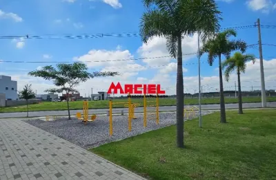 Sobrado em condomínio fechado  vereda dos campos  com lazer e portaria 24 horas , para a sua maior segurança e conforto.