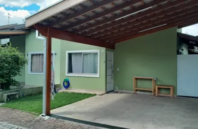 Linda casa em condomínio fechado , próxima de mercado , padaria, açougue, farmácia , escola, ubs