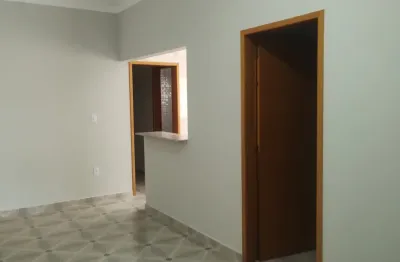 Casa nova cheirando a tinta ,vale a pena conhecer , projeto moderno e bem dividido próximo ao comercio em geral , escolas ,padaria ,açougue , farmácia  etc.