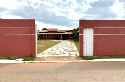 Rua 4b - **baixou pra vender** casa em cond. - próx. à delegacia - desocupada.