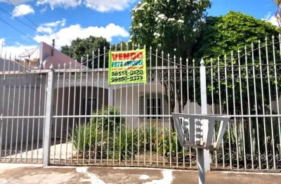 Baixou !! vendo na qnd 59 esta casa em localização ímpar .