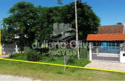 Casa à venda com 2 suítes à 280m do mar - barra do saí