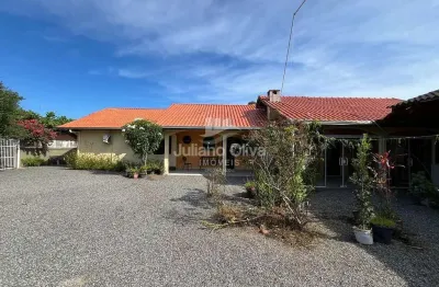 Terreno de 720m² composto por 3 kitnetes, barra do saí - itapoá/sc