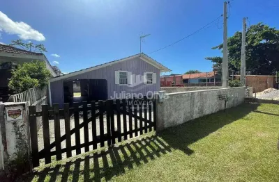 Casa com 3 dormitórios à 280 metros da praia na barra do saí