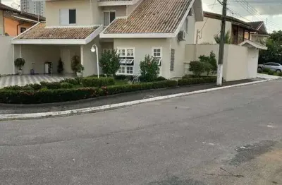 Sobrado com 4 dormitórios à venda, 201 m² por r$ 1.400.000 - cidade jardim - jacareí/sp