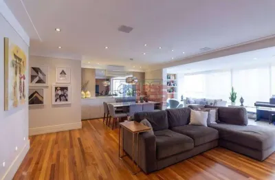 Apartamento Residencial à venda, Moema, São Paulo - AP0684.