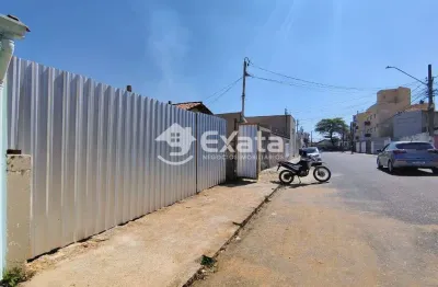 Terreno vila santana com 225 m2, otima topografia em localizacao privilegiada.