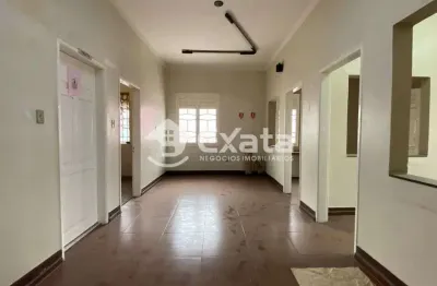 Casa comercial com 4 salas para alugar no Centro, Sorocaba 