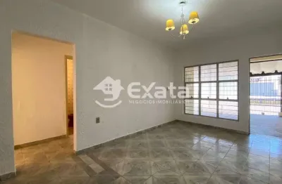 Casa para locacao na vila barcelona – zona leste | espacosa com edicula e quintal amplo