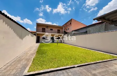 Sobrado com quintal gigantesco – espaco de sobra para sonhar alto - 2 quatros - aceita permuta!