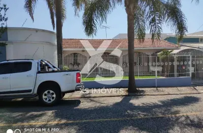 Casa excelente padrão sendo 3 quartos residencial / comercial locada para pequenos comércios