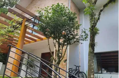 A melhor vista das montanhas com linda piscina aquecida com borda infinita. carpe diem boutique spa