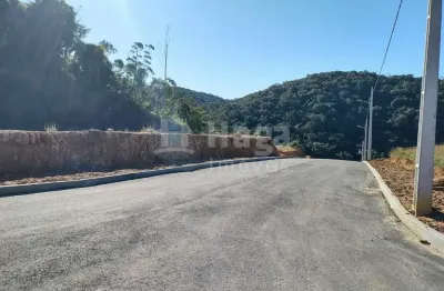 Terreno em declive à venda no bairro rio branco em brusque/sc