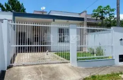 Casa a venda no bairro itacolomi em balneário piçarras/sc