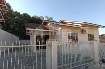 Casa semi mobiliada á venda no bairro paquetá em brusque/sc