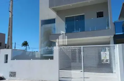 Sobrado Com 03 Dormitórios (01 Suíte), Piscina, À 600 Metros Da Praia!