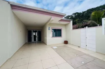 Excelente casa com 03 dormitórios (sendo 01 suíte) no balneário cambiju!