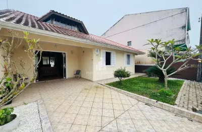 Excelente Casa Com 341,20m² Em Um Terreno de 720m² - 100m Da Praia!