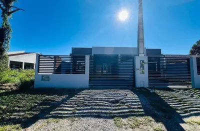 Casa no rainha do mar com 02 dormitórios e amplo espaço de terreno!