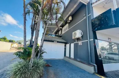 Predio com apto + sala comercial - total de 594m², em itapema do norte