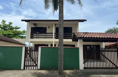 Excelente sobrado com 03 quartos (01 suíte) á 350 metros da praia na barra do sai