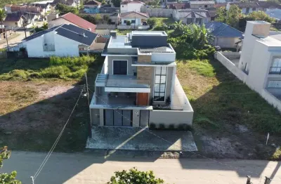Sobrado com  02 quartos + 01 suite + 01 demi-suite a 250 metros da praia