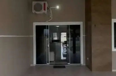 Casa com 02 dormitórios (sendo 01 suíte) - baln. cambiju!