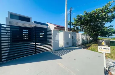Casa na quadra do mar com 03 dormitórios (sendo 01 suíte) - itapema do saí!