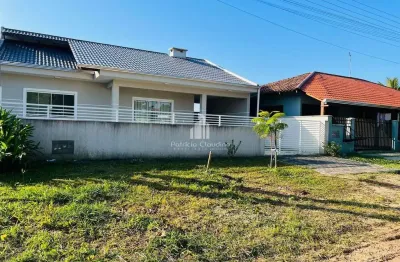 Casa nova com 03 dormitórios (sendo 01 suíte)- barra do saí!