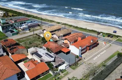 Casa com 03 dormitórios (sendo 01 suíte) - apenas 50m da praia!