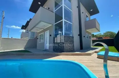 Sobrado com Piscina a 290 metros da praia no Balneário Itapoá!