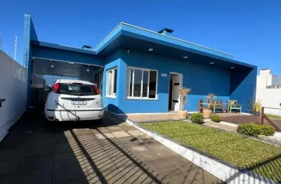 Lindo imovel com sala de estar com lareira, living e amplo espaco