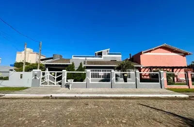 Casa com 7 quartos à venda na Zona Nova, Tramandaí 