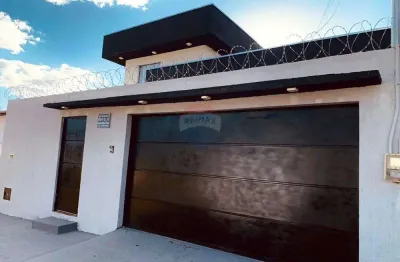 Casa com 3 quartos à venda na Rua Cantazaro, Centro, Anápolis