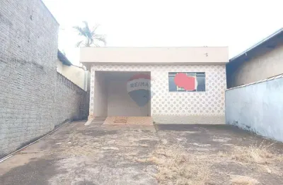 Casa de 3 quartos para locação perto do centro e avenida pedro ludovicoo