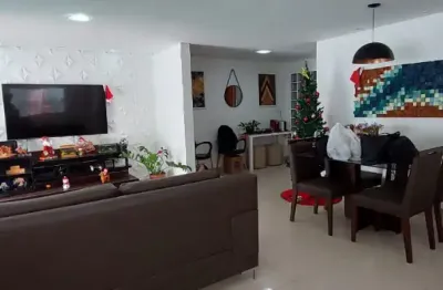 Casa à venda na madalena – exclusividade, 03 quartos, sendo 01 suíte com closet, proporcionando privacidade e conforto.