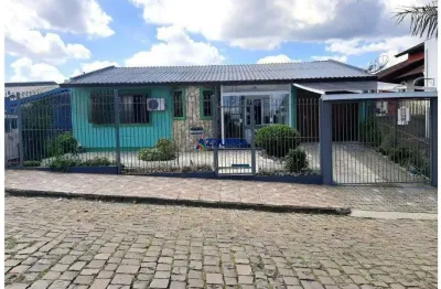 Casa semimobiliada com piscina e churrasqueira - bairro santa lucia - caxias do sul