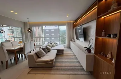 Apartamento no pioneiros a poucos metros do mar c/ 3 suítes e mobilia de alto padrão