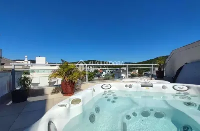 Cobertura com 3 quartos à venda na avenida dos dourados, 748, jurerê internacional, florianópolis, 224 m2 por r$ 2.900.000