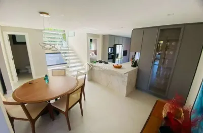 Casa com 4 quartos à venda na rua das tainhas, 344, jurerê internacional, florianópolis, 210 m2 por r$ 4.500.000