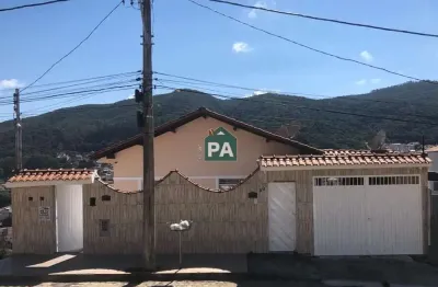 Casa com 2 quartos à venda no bem bastos, poços de caldas  por r$ 560.000