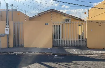 Casa com 3 quartos para alugar no Cristo Rei, Várzea Grande 