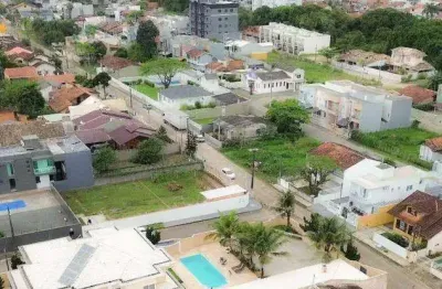 Vende-se casa com 4 suítes² | ampla área de terreno c/ piscina por r$ 2.399.000 - itacolomi - balneário piçarras/sc